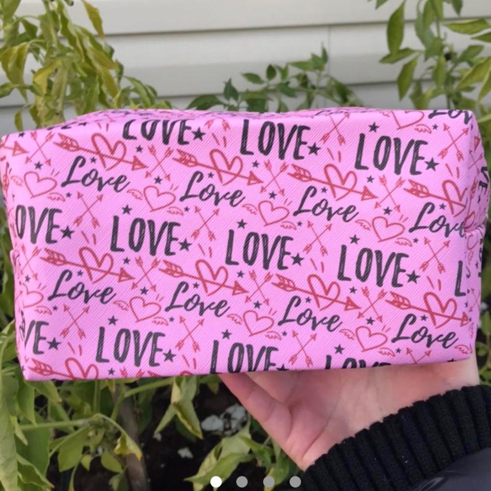 super cute love pink makeup bag cosmetics